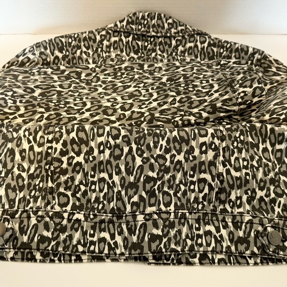d. Jeans Animal Leopard Print Stretch Denim Trucker Jacket Pockets Size Small - Picture 7 of 16